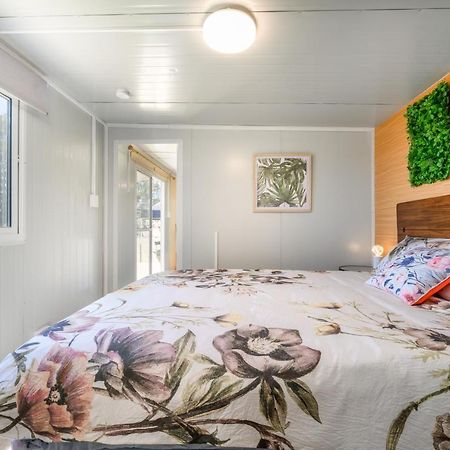 Cosy Cabin To Stay Even Better Than Glamping Pukekohe Luaran gambar
